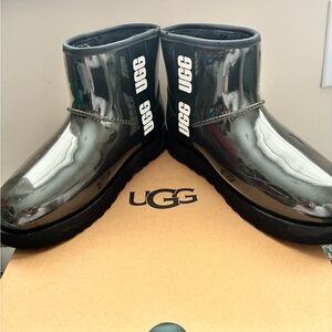 UGG classic clear mini boot in black